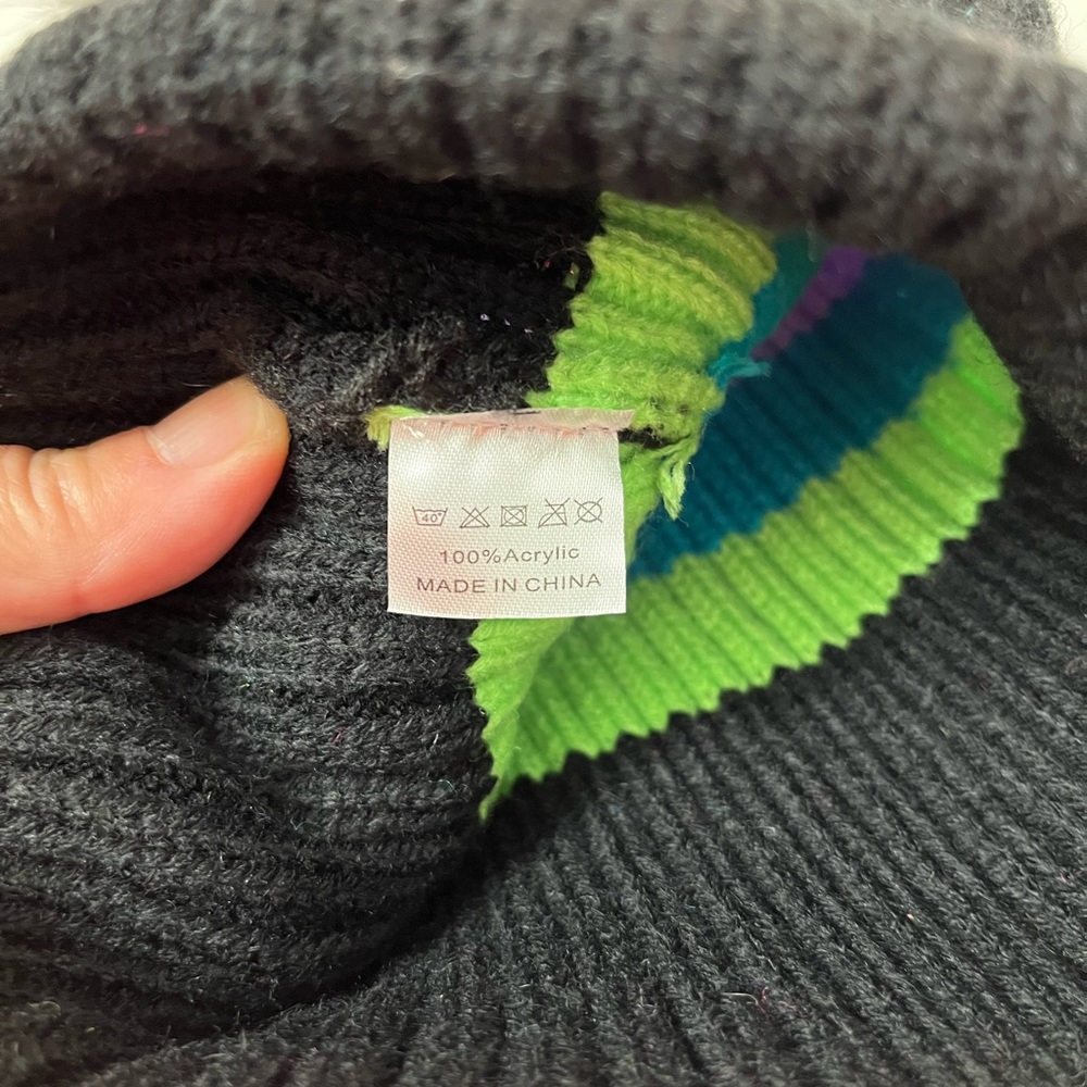 NWOT Matrix Hat - Picture 3 of 3